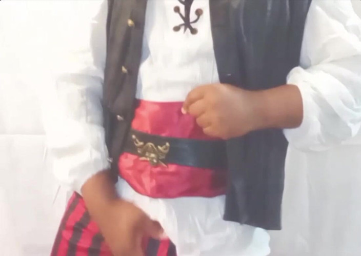 Eddie Venezuela: Il cosplayer pirata si masturba!