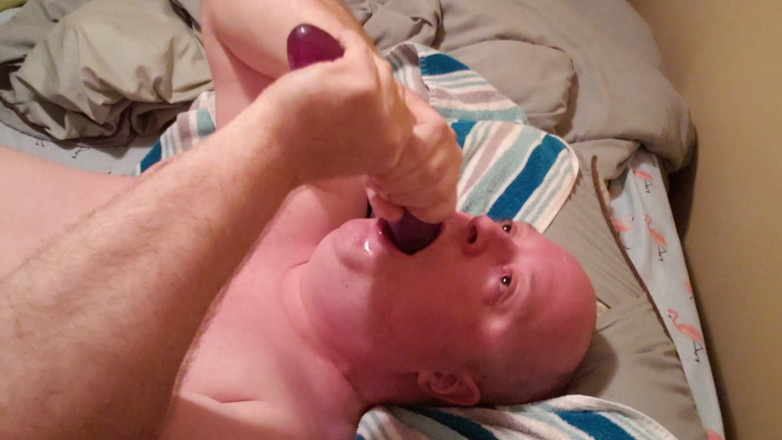Charlieboy69: Dildo i djup hals
