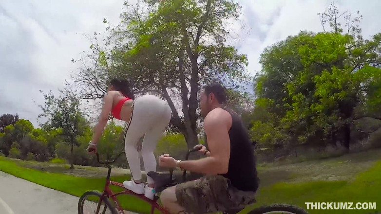 Team Skeet: Thickumz - Venkovní vířivý sex s kočičkou