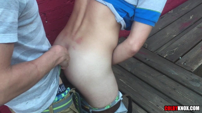 Colby Knox: Knullade bakom baren