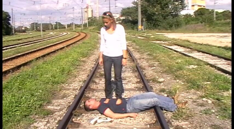Femdom Austria: Deptanie torów kolejowych