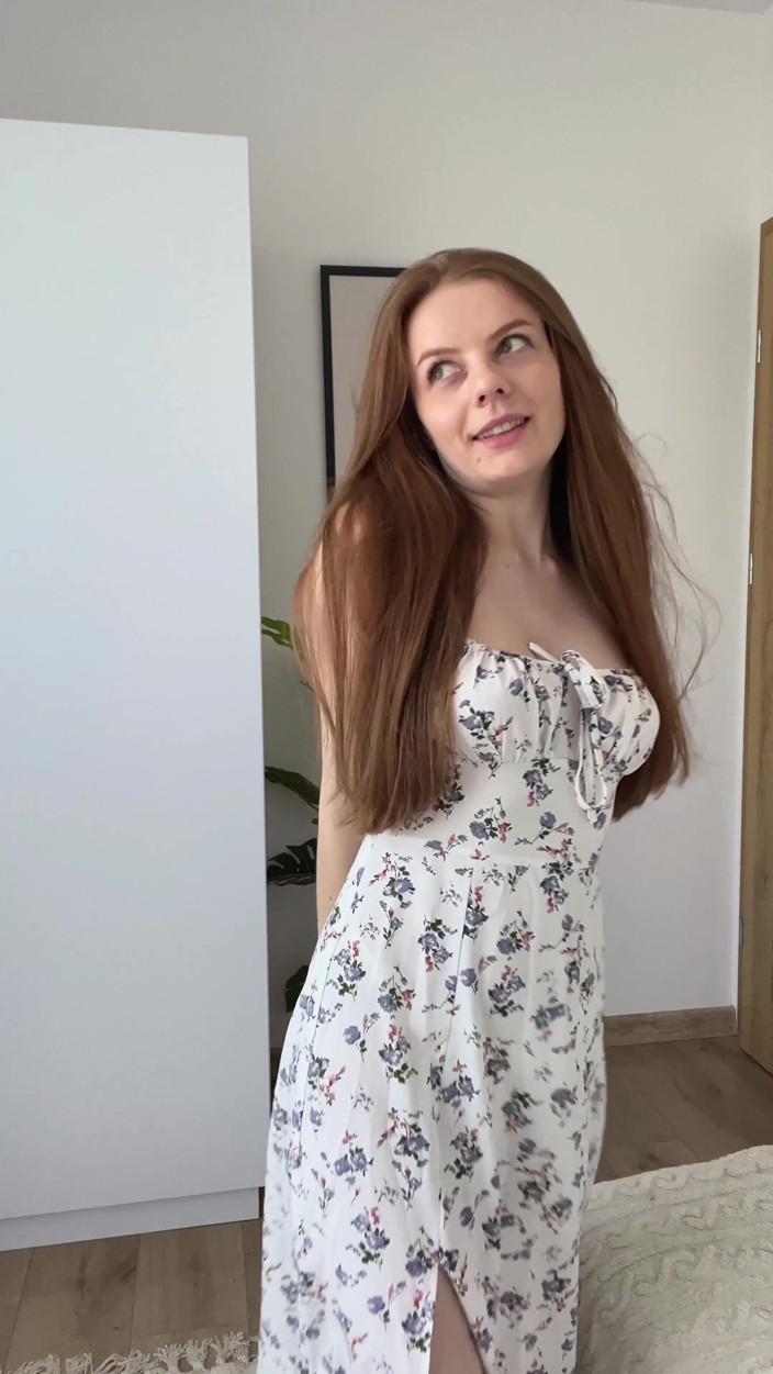 LadyInBad: Nieśmiała ruda dziewczyna z warkoczami w paski, dzięki czemu możesz...