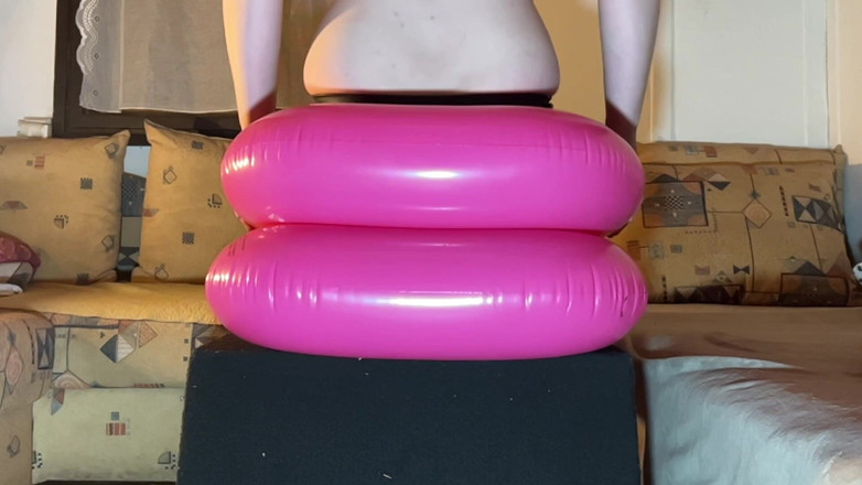 BeachBallsDuo: (cr-3) Kursi berlengan dan dudukin labu