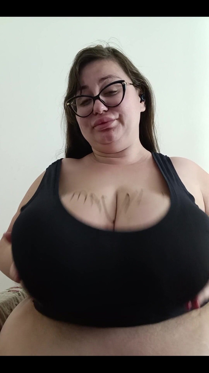 Nina Doll: Velká povislá prsa