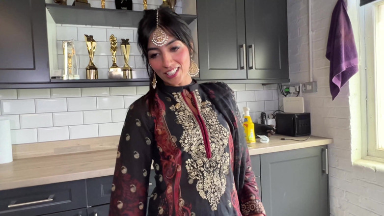 Danny D: बेब aaliyah yasin, Danny D की चूत में वीर्य के लिए भीख मांगती है