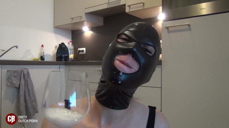 Cumbizz: Teen Hà Lan uống và nuốt một ly lớn đầy tinh