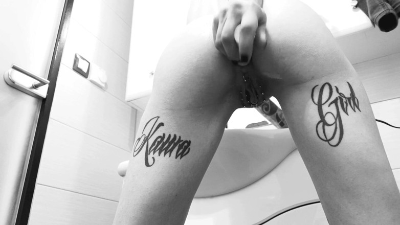 InkedKawaGirl: Vibrador no cu apertado