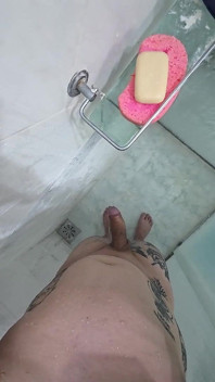 Jerking off to the Shower