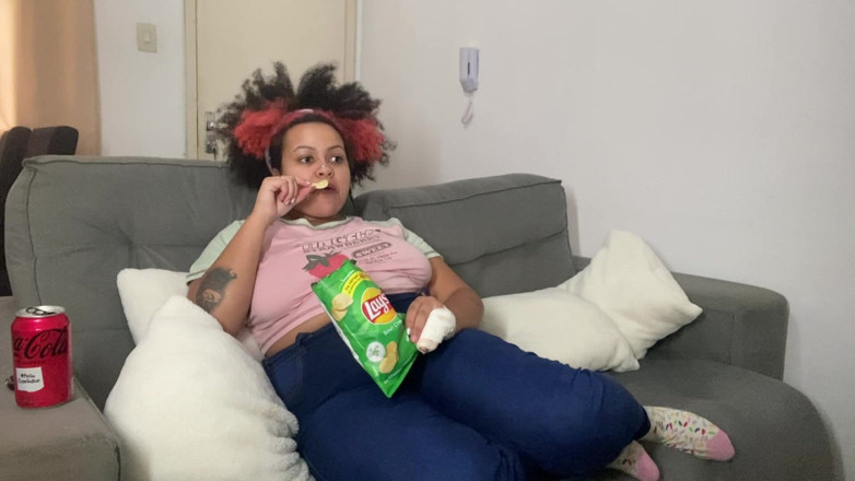Cutiepiie Chubby: Peidando e arrotando enquanto assisto TV