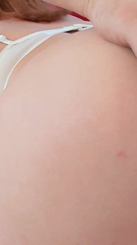 Sexy rothaarige MILf will, dass heißer analsex ihren schönen arsch fickt