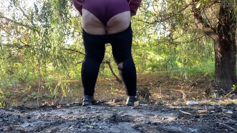 Elena: Pissing in nature and all the splashes in your face
