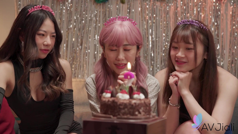 AV Jiali: เย็ดวันเกิดให้สาวเซ็กซี่ Rina