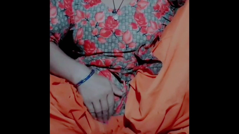 TricolorMusic3: Calda ragazza desi da sola godere al massimo, tette calde,...
