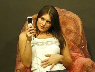 Flash Model Amateurs: Báječná brunetka ukazuje své sexy tělo