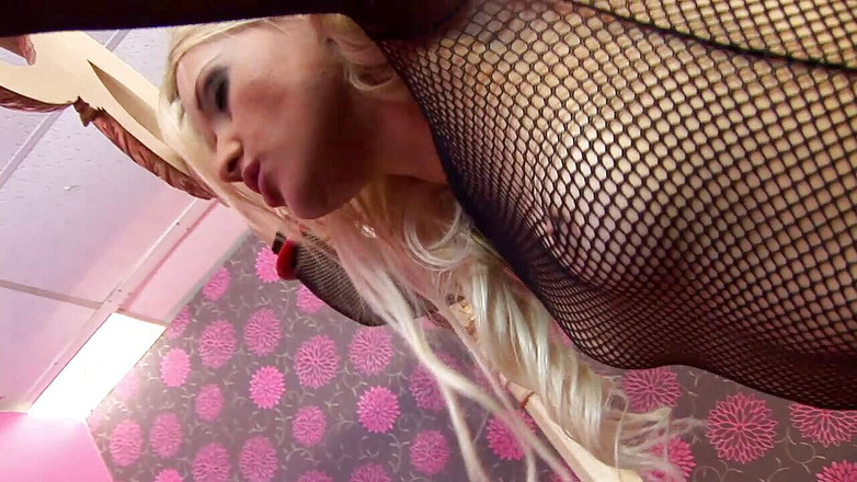 Lesbian Illusion: Lížeš mi všechno