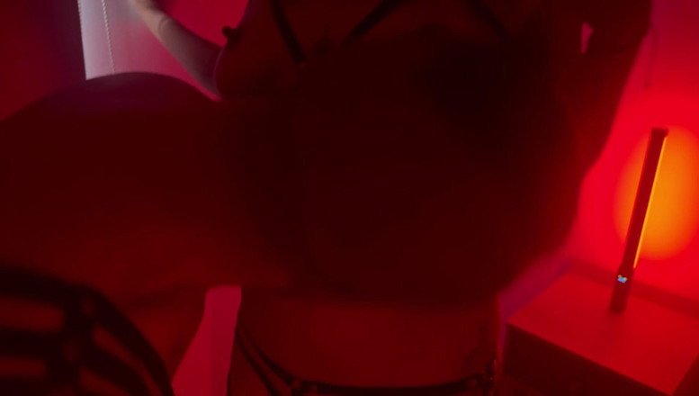 Allison Sweet: Cuarto Rojo Con Mi Amante Mientras Mi Esposo Esta En...