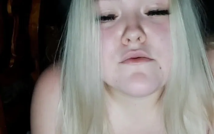 Missi Rae: Free to view on my page, sloppy head and fucking...