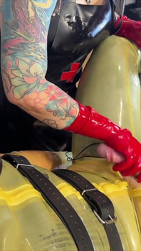 POV latexové rukavice double domme ruční práce lemování škádlení s elektro stim s Madame Li Ying a naší gumovou gimp