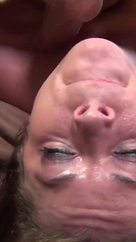 Vše v scéně můj obličej-4 sexy brunetka Sierra Miller má ráda deepthroat velký penis a výstřik na obličej