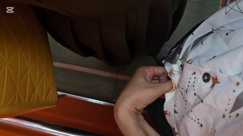 Hotfuck20: Chica del ascensor público da paja