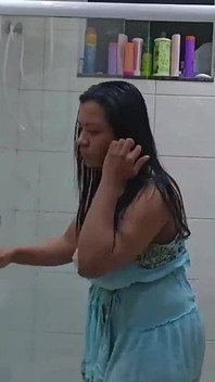 아빠는 내가 보는 동안 화장실을 청소하게 만들었어