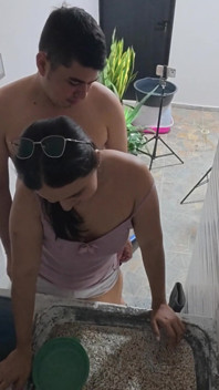 Pembantu rumah tangga ini pengen nyepong kontol bosnya sendiri