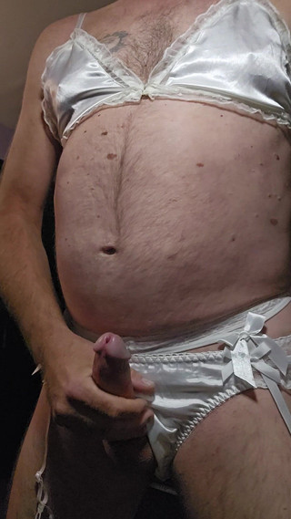 Fantasies in Lingerie: मेरी गोरी साटन पैंटी और ब्रा सेट में थोड़ी मस्ती