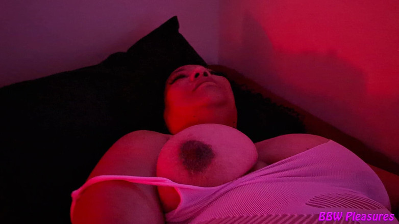 BBW Pleasures: Koi melancap di kelab