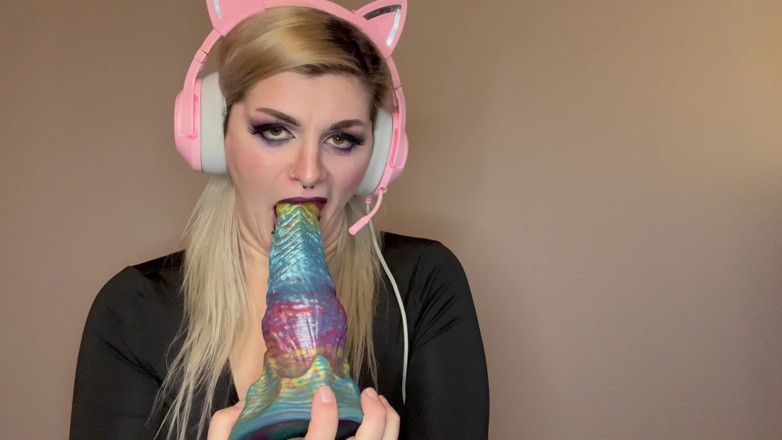 EeveeXo: Gamer Girl Fucks Monster Dildo and Squirts