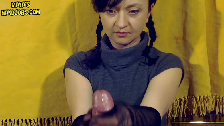 Mayashandjobs: Masturbación con la mano a través de pantimedias