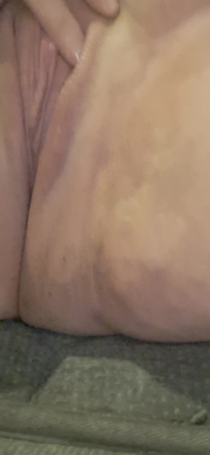 MAGLIGHTGIRL69: Ngusap itilnya sampai aku crot