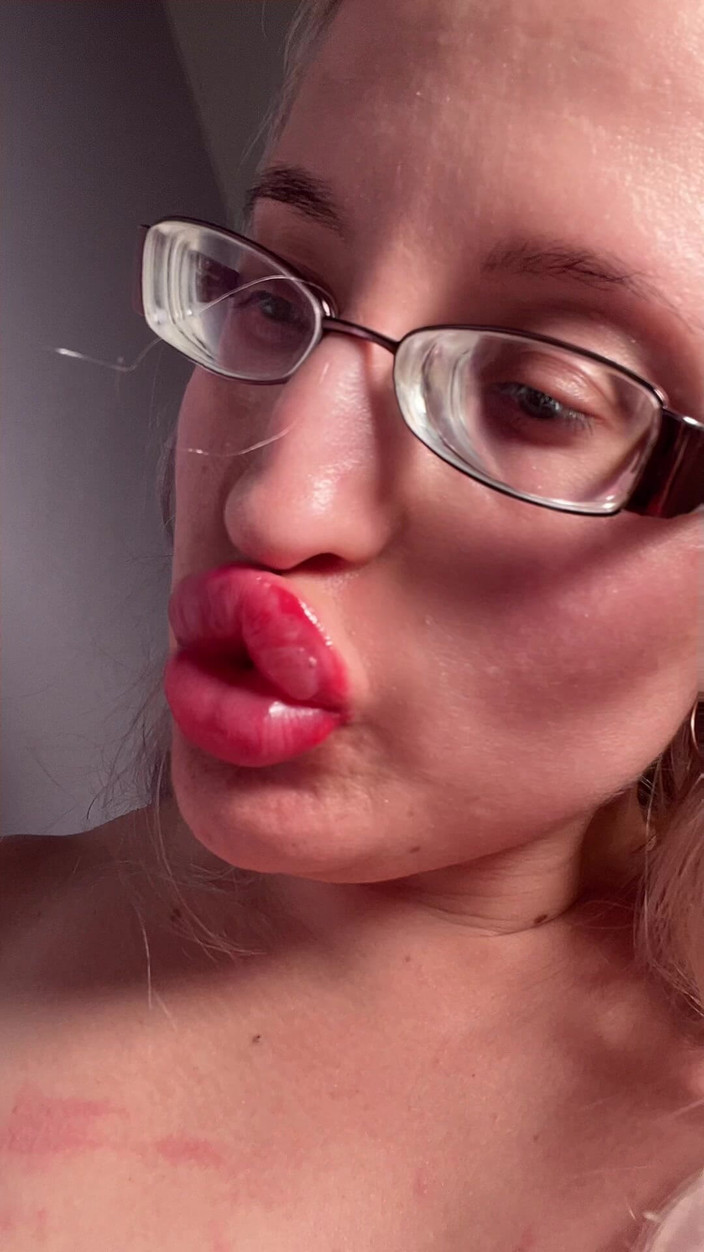 FinDom Goaldigger: 太いアイグルス ビッグリップ ディルド フェラチオ リップグロス JOI