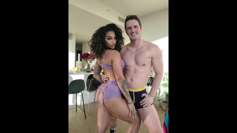 Tommy Wood XXX: Flessibile ebano bella formosa miLF scopata da un grosso cazzo...