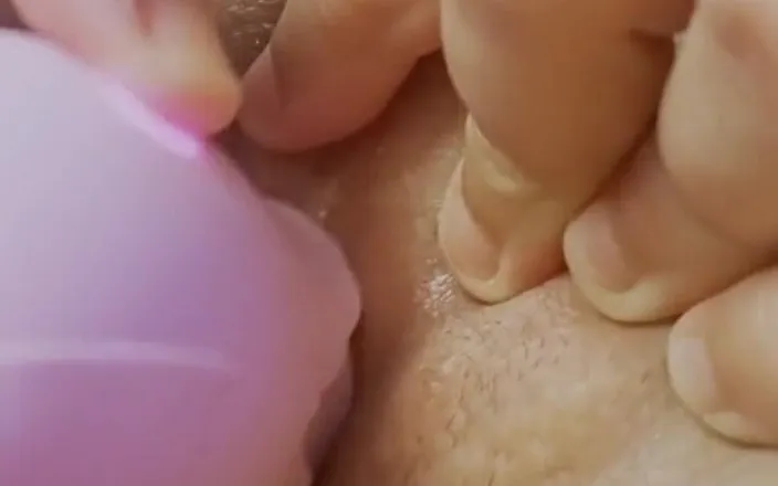 Bellaboo: Uso il mio nuovo giocattolo per stuzzichere la mia figa