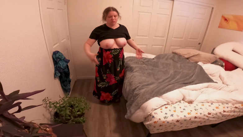 Erin Electra: Une Belle-mère Utilisée Avant Que Sa Copine Ne Se Présente