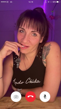 与继妹的视频通话变成了JOI
