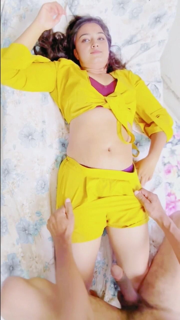 Lust Suman: かわいいティーンガールが初めてマンコをファックすると義理の弟、タイトでバラ色のマンコファックトリプルXビデオ