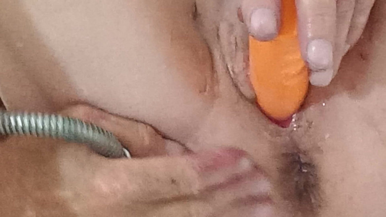 Lizzy Yum: Lizzy Yum SD June 2025 Masturbation dilatation, bain edging amateur, gros...