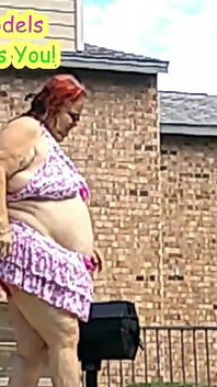 Asistenta Vicki Modele Noul Ei Bikini De La Piscina Vă Expune Apoi