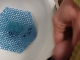 Bayer: 公共厕所里的一些小便