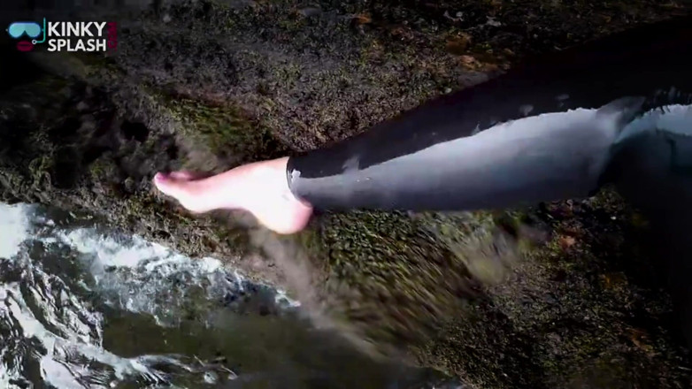 UKCuteGirl Lucy Lauren: Neoprene Wetsuit &amp; Dive Mask Masturbation by the Sea