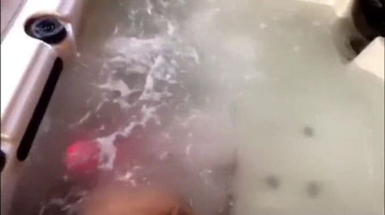 Fijii pornbox: Fijii di pemotretan anal paling hardcore yang pernah dia lakukan...