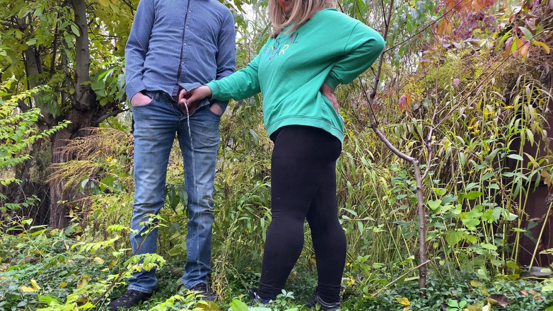 OurFetishLife: 放荡熟女继母总是知道如何让她的继子感觉良好