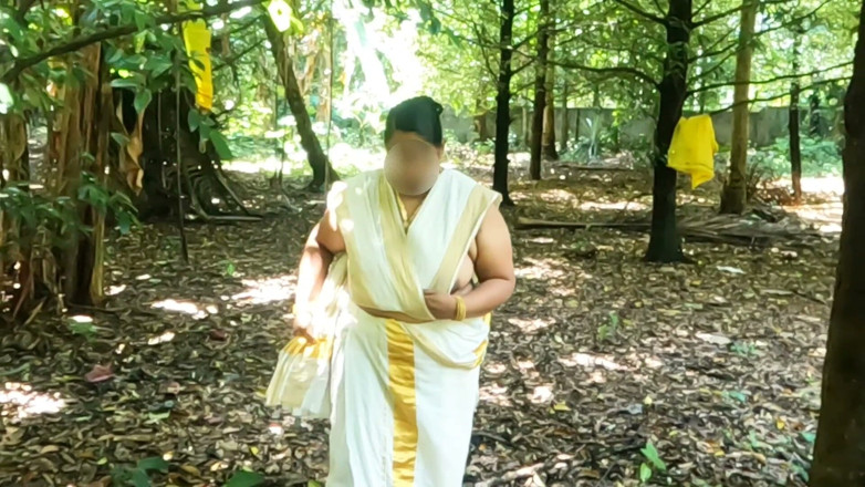 Anne Ipe: Mundu ชุดดั้งเดิมสไตล์ Kerala, สาวแก้ผ้าเอาท์ดอร์เปิดโปงหุ่นเปลือยเซ็กซี่ของเธอ