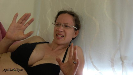 Annika Rose: Non sei altro che schiavo!