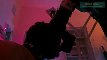 Strict Senz: モニカ・シュミット フェラチオ 調教 寝取られ ストラップオン ビッチ 唾を吐く言葉による屈辱