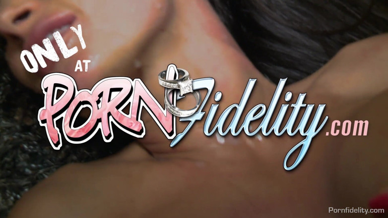 Pornfidelity: MILF lagenda Lisa Ann diliputi berbilang pancutan mani