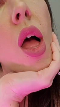 널 먹고 싶어하는 거대한 소녀