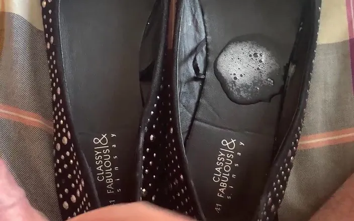 Curt's shoefucking adventures: One of the smelliest shoes I've ever fucked