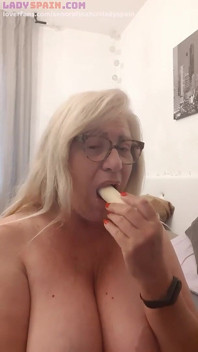 Fina Putting a Banana in Her Cunt. She Tastes It and Masturbates, so Horny!